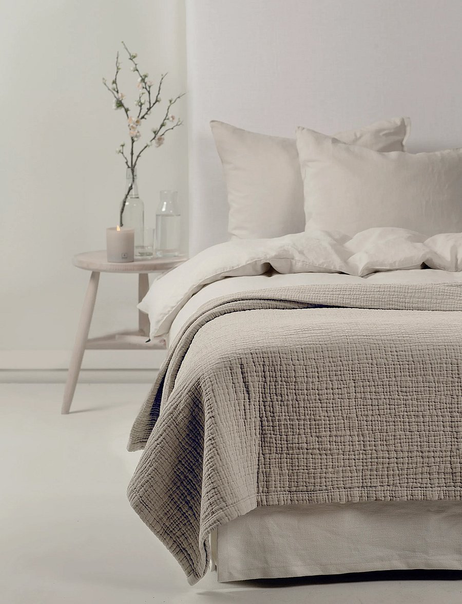 Himla - Denise Bedspread - tagesdecken - greige - 0