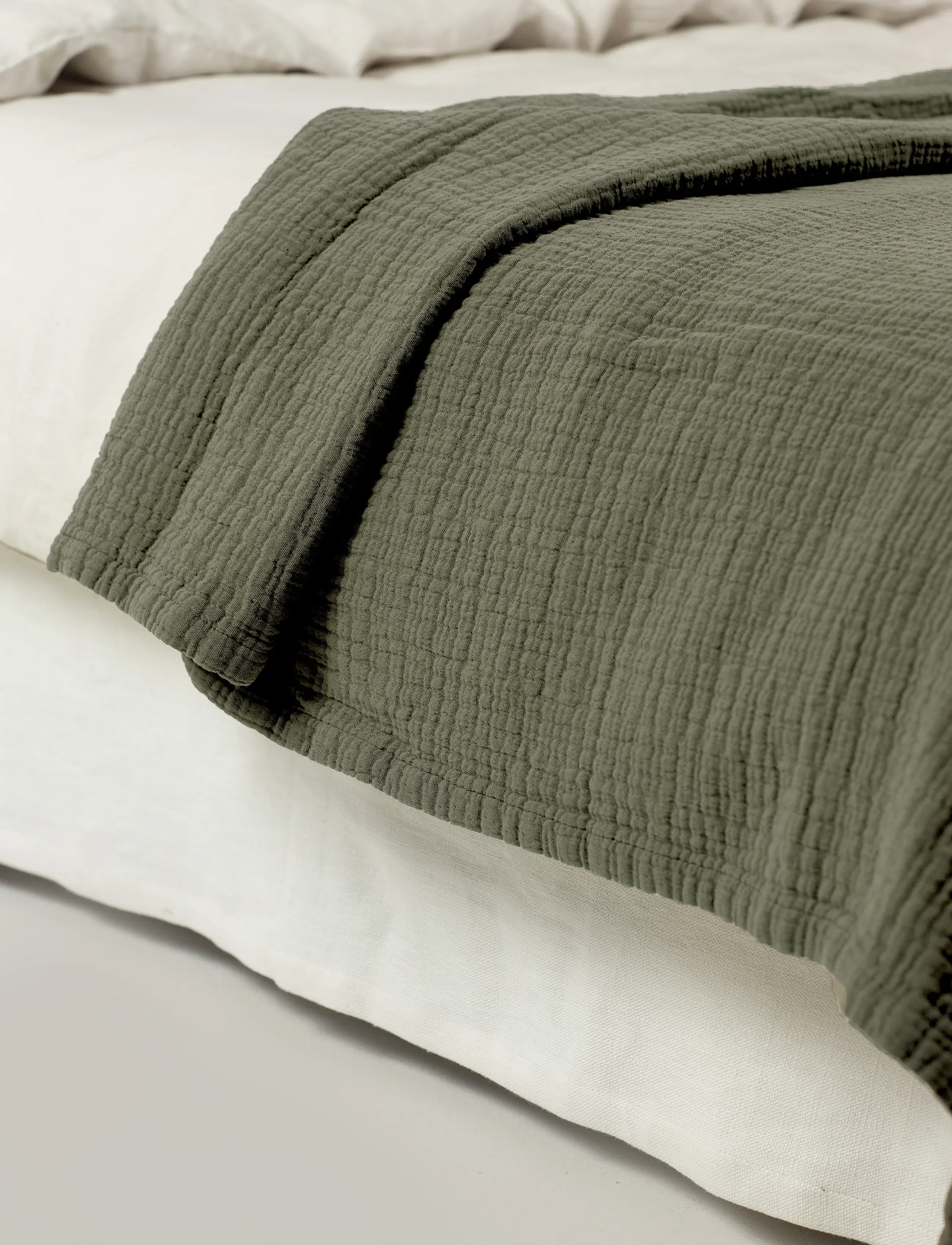 Himla - Denise Bedspread - decken - khaki - 2