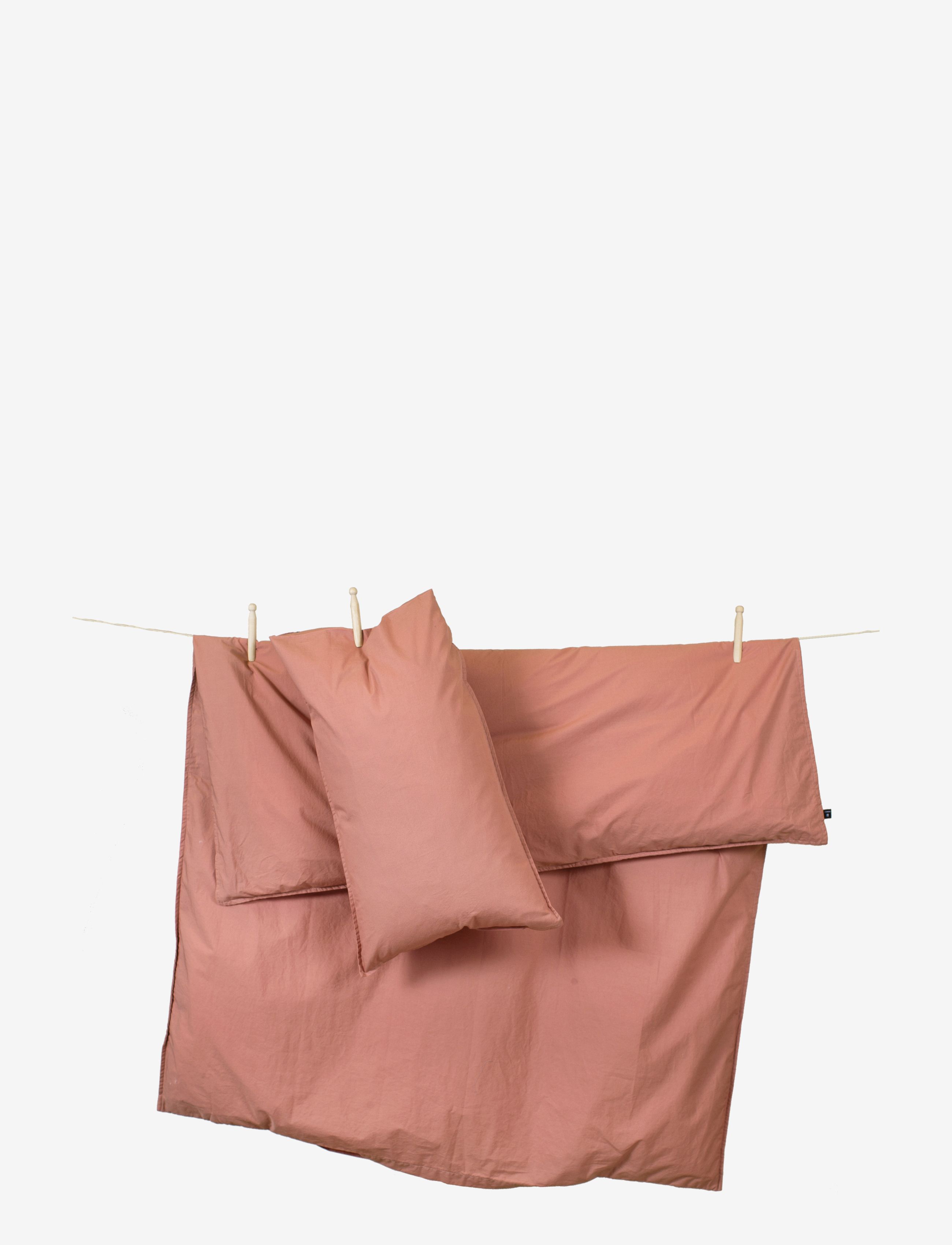 Himla Hope Baby Duvet cover and pillowcase - Sängkläder - CHARM / red