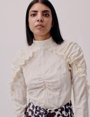 Hofmann Copenhagen - Helene - long-sleeved blouses - creme - 1