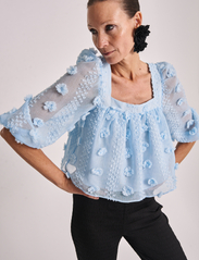 Hofmann Copenhagen - Wenda - short-sleeved blouses - blue sky - 2