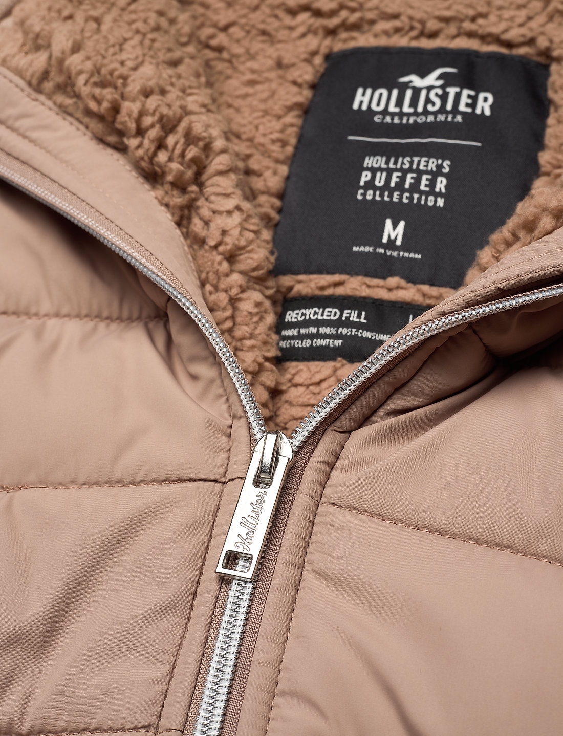Recycled fill hooded puffer 2025 jacket hollister
