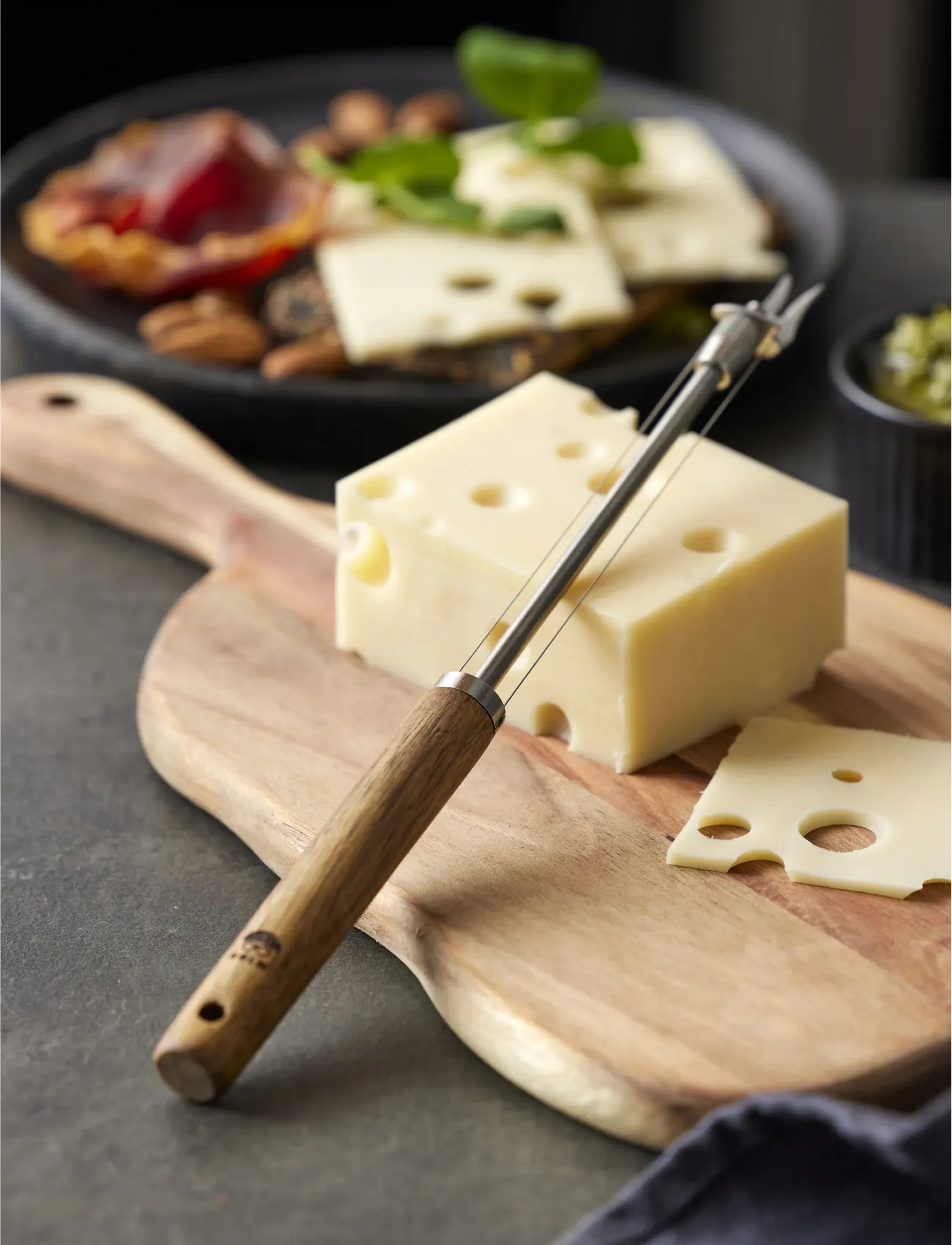 Holm - Cheese slicer 24,5 cm Stainless steel/Acacia - juustulõikurid - natural - 2