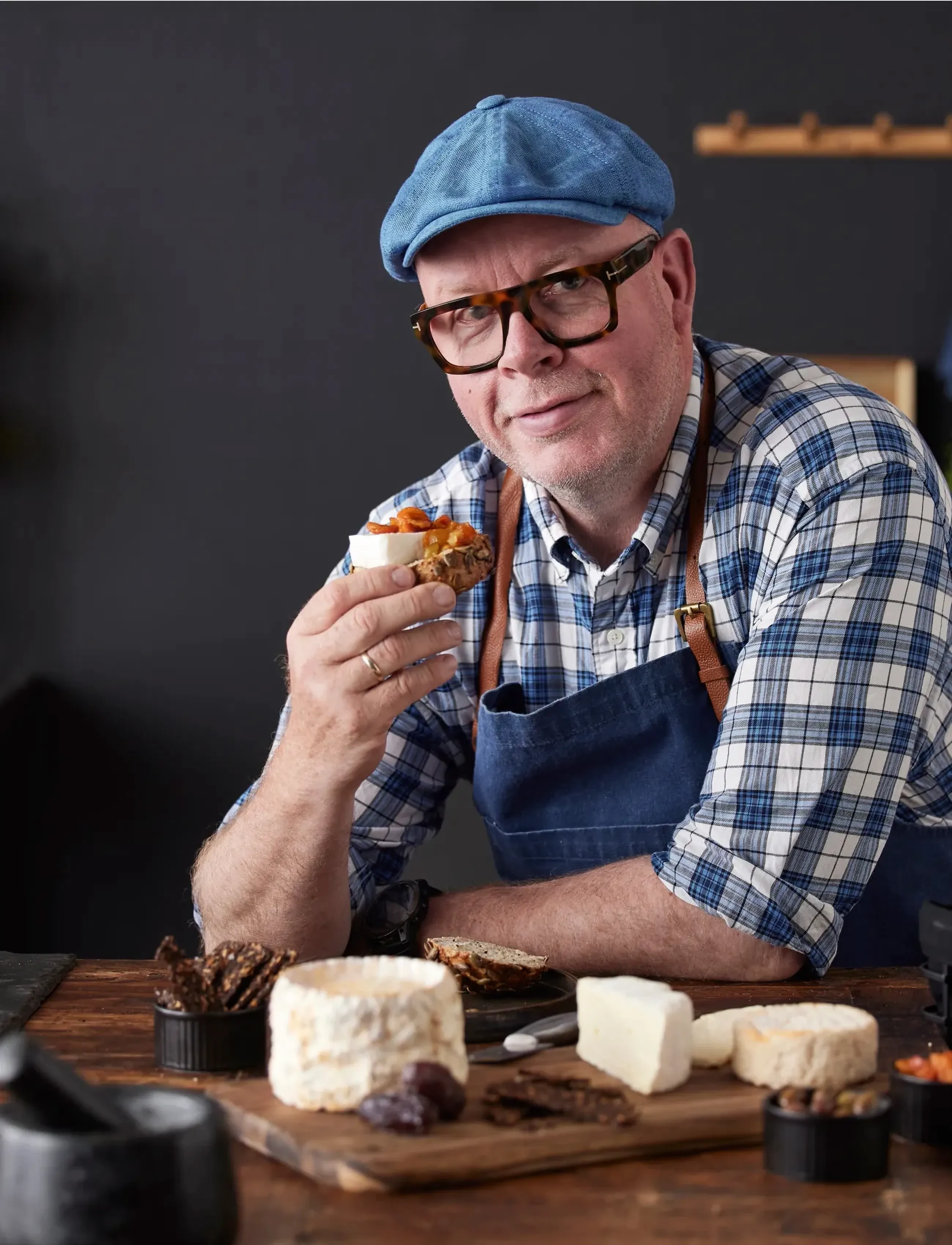 Holm - Cheese board with 3 knives - couteaux à fromage - nature - 3