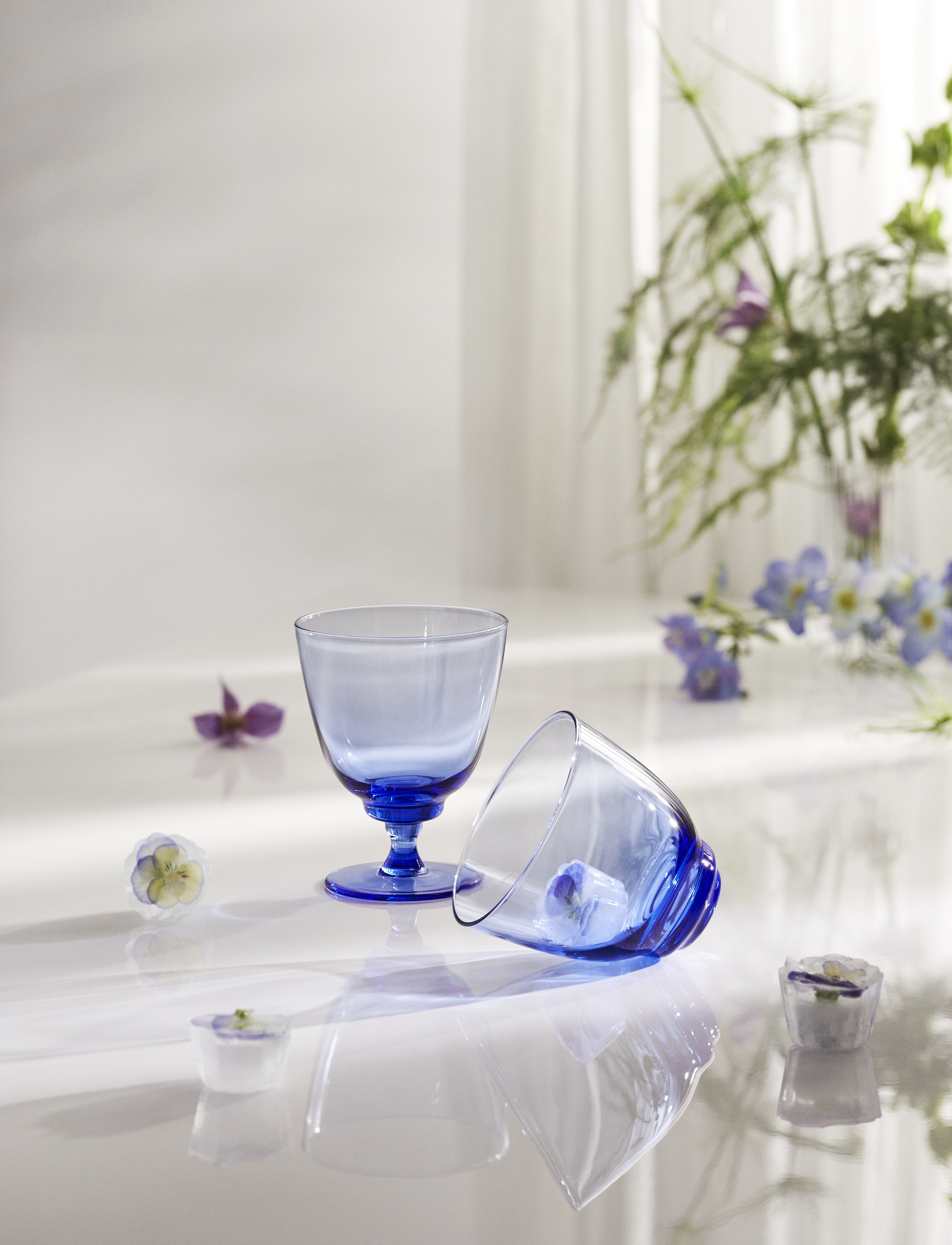 Holmegaard - Flow Glas på fod 35 cl mørk blå - dark blue - 4