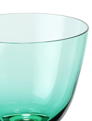 Holmegaard - Flow Glass on foot 35 cl emerald green - valkoviinilasit - emerald green - 4