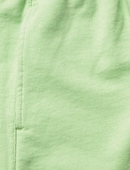 HOLZWEILER - Musan Sweat Shorts - casual shorts - lt. green - 5