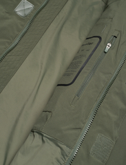 HOLZWEILER - Lom Down Jacket - padded jackets - army - 5