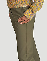 HOLZWEILER - Kiara Trouser - tailored trousers - lt. army - 4