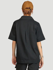 HOLZWEILER - Melancholy Shirt - kortermede skjorter - black - 5