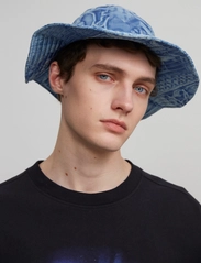 HOLZWEILER - Rindo Print Bucket Hat 22-02 - skrybėlės - blue mix - 2