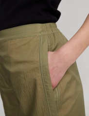 HOLZWEILER - Ride Trouser 22-02 - bukser med brede ben - lt. green - 3