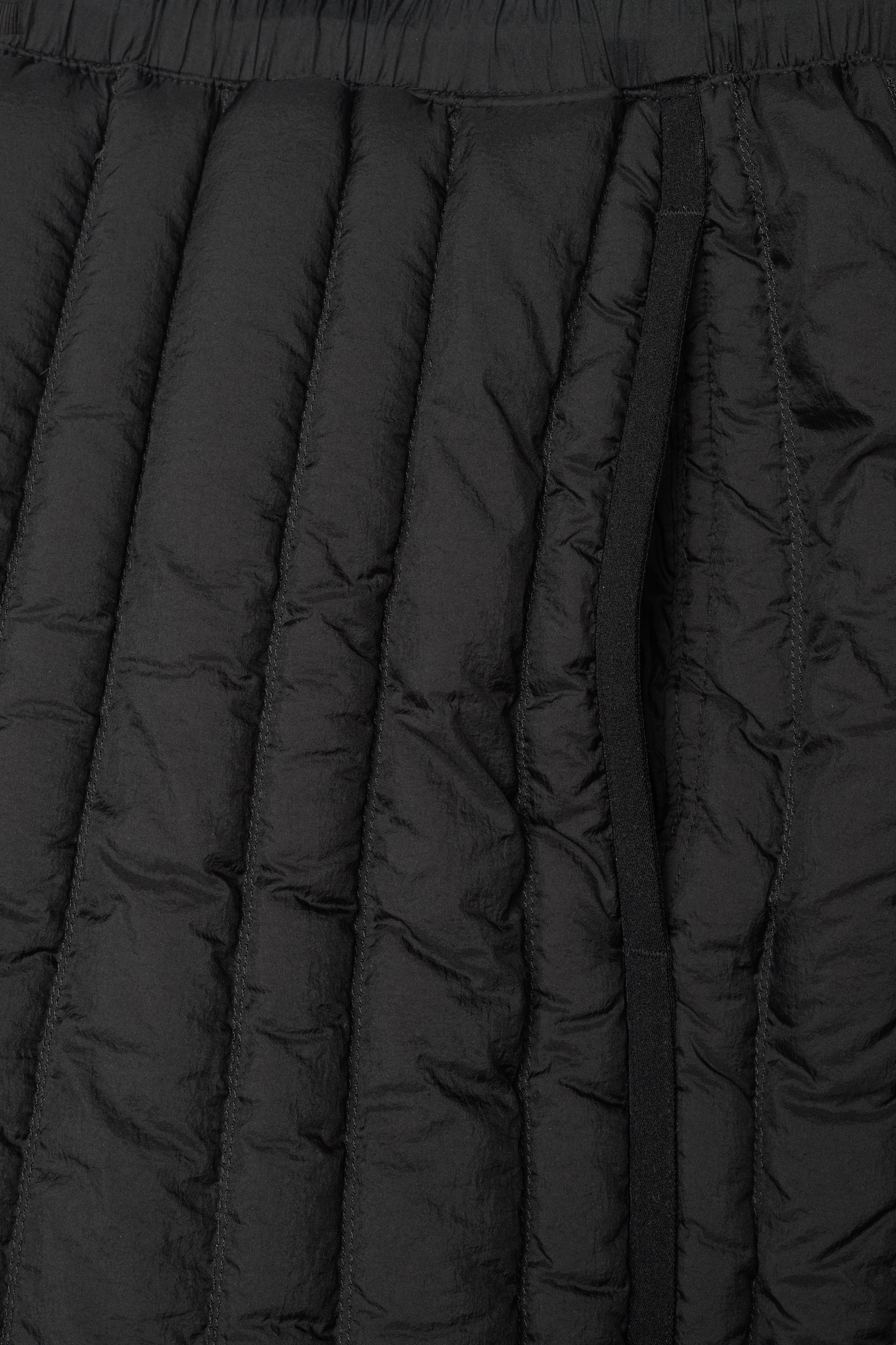 HOLZWEILER - Nefa Down Shorts 22-02 - black - 2