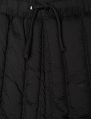 HOLZWEILER - Nefa Down Shorts 22-02 - kasdienio stiliaus šortai - black - 3