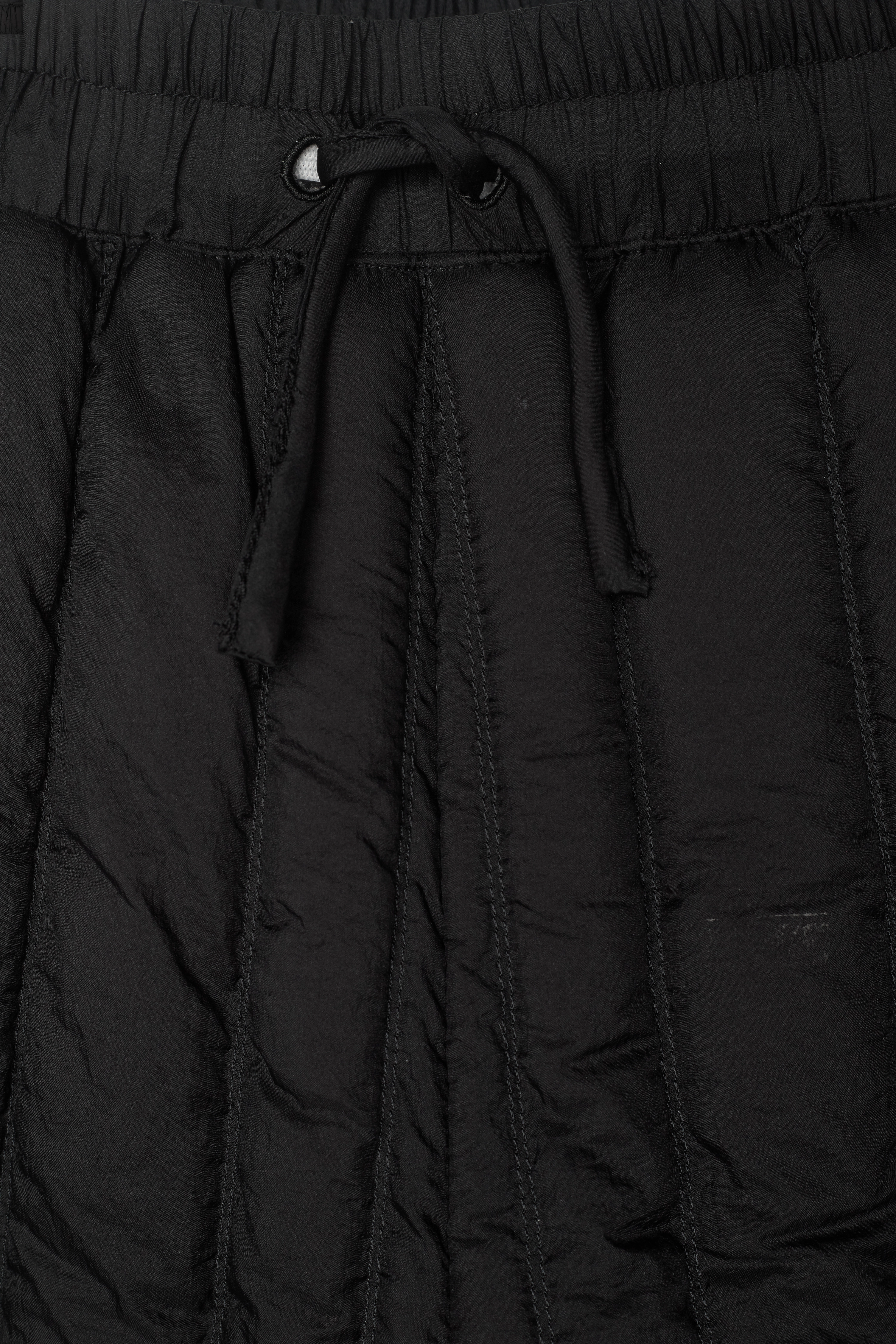 HOLZWEILER - Nefa Down Shorts 22-02 - black - 3