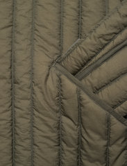 HOLZWEILER - Spring Down Jacket 22-02 - quilted jackets - army - 6