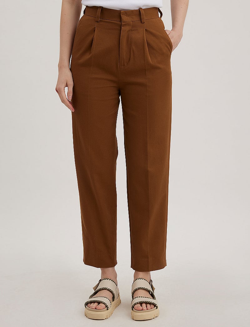 HOLZWEILER - Maia Trouser - habitbukser - camel - 3