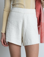 HOLZWEILER - Betsy Knit Shorts - casual shorts - ecru - 2