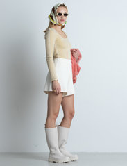 HOLZWEILER - Betsy Knit Shorts - casual shorts - ecru - 3
