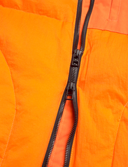 HOLZWEILER - Jin Jacket - padded jackets - orange - 3