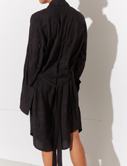 HOLZWEILER - Evi Structure Dress - skjortklänningar - black - 2