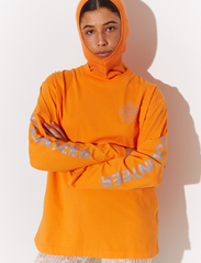 HOLZWEILER - W. Spectre Thermal Longsleeve - t-shirt & tops - orange - 2
