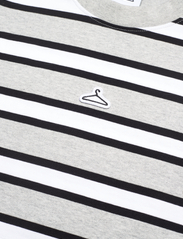 HOLZWEILER - M. Hanger Striped Tee - kortærmede t-shirts - grey mix - 2
