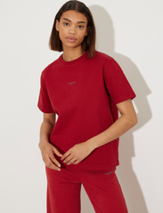 HOLZWEILER - Kjerag Oslo Tee - t-shirts & tops - red - 2
