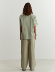 HOLZWEILER - Liwa Striped Shirt - marškiniai trumpomis rankovėmis - green mix - 3
