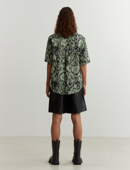 HOLZWEILER - Wiki Print Shirt - kortermede t-skjorter - green mix - 3