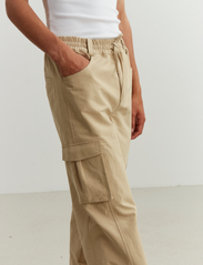 HOLZWEILER - Tribeca Cargo Trousers - cargohose - beige - 4