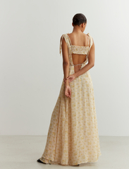 HOLZWEILER - Godet Print Dress - summer dresses - yellow mix - 4