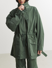 HOLZWEILER - Gorti Jacket - spring jackets - green - 2