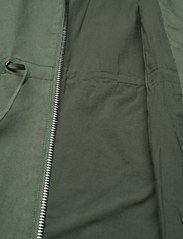 HOLZWEILER - Gorti Jacket - spring jackets - green - 7
