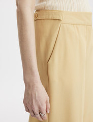 HOLZWEILER - Ella Trousers - tailored trousers - lt. yellow - 3