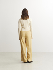 HOLZWEILER - Ella Trousers - tailored trousers - lt. yellow - 4