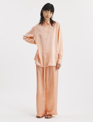 HOLZWEILER - Blaou Silk Shirt - langærmede skjorter - pink - 4