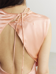 HOLZWEILER - Lisa Silk dress - midi-kleider - pink - 3