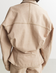 HOLZWEILER - Sousha Denim Jacket - spring jackets - lt. brown - 4