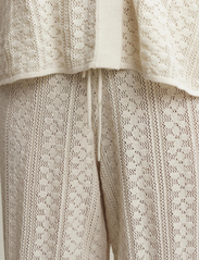 HOLZWEILER - Thiril Crochet Knit Trousers - dzwony - white - 3