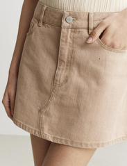 HOLZWEILER - Pluto Denim Skirt - jeansowe spódnice - lt. brown - 3