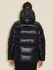 HOLZWEILER - Shiny Besseggen Down Jacket - winter jacket - black - 4