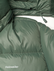 HOLZWEILER - Shiny Besseggen Down Jacket - winter jacket - dk. green - 6