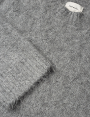 HOLZWEILER - Fure Fluffy Knit Sweater - jumpers - dk. grey - 5