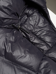 HOLZWEILER - Narvik Short Down Jacket - padded jackets - black - 3