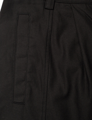 HOLZWEILER - Ebbi Cargo Trousers - cargo pants - black - 5