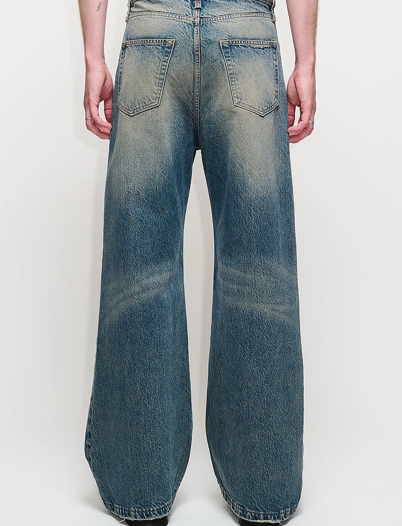 Hope - Skid Jeans Mid Blue Dirty - loose jeans - mid blue dirty - 3