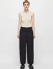 Hope - Neu Trousers Faded Black - chinos - faded black - 4