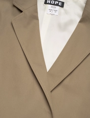 Hope - Belt Blazer - odzież imprezowa w cenach outletowych - beige - 2