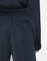 Hope - Wide-leg Fluid Trousers - kasdienio stiliaus kelnės - dark blue - 5